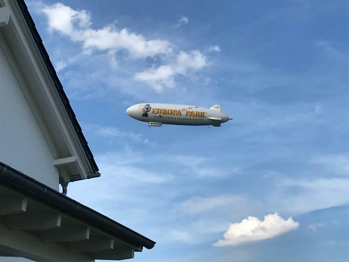 Ferienwohnung Am Zeppelin Hangar ฟรีดริชส์ฮาเฟน ภายนอก รูปภาพ